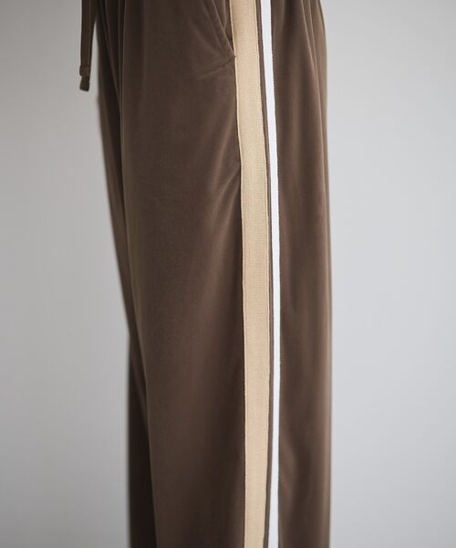 GARAGE OF GOOD CLOTHING（ガレージオブグッドクロージング）の「ベロア2ラインパンツ（その他パンツ・レディース・ブラウン・FREE）」の15枚目の写真