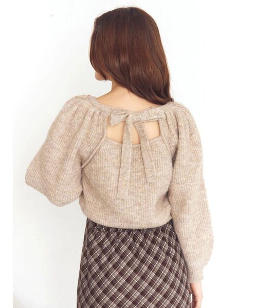 CALNAMUR(カルナムール)の「【mikkoコラボ】ボリュームスリーブコンパクトニット(ニット/セーター・レディース・ベージュ/ホワイト/レッド・FREE)」の14枚目の写真