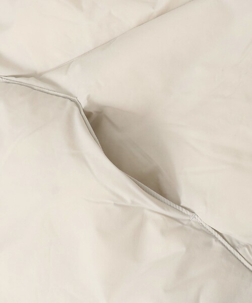 NANGA（ナンガ）の「NANGA:〈手洗い可能〉ダウン ポンチョ マフラー（ストール/ショール・レディース・ブラック/オフホワイト・ONE SIZE）」の5枚目の写真