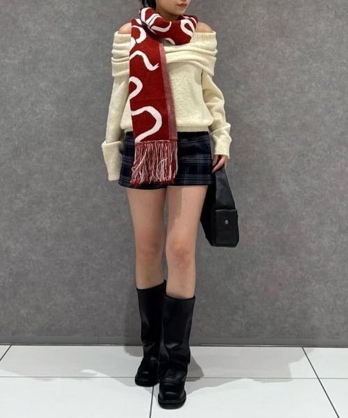 SLY（スライ）の「RIBBON JQ MUFFLER リボン ジャガード マフラー 秋服 冬服（マフラー・レディース・ブラック/レッド・FREE）」の16枚目の写真