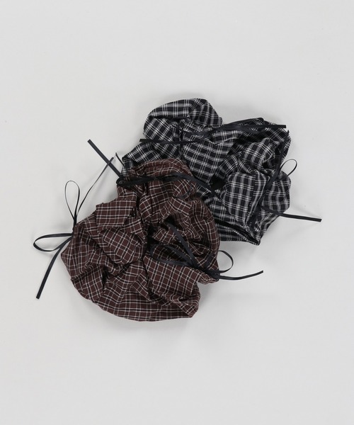 SPINNS（スピンズ）の「チェックシュシュ/ブラックリボン（シュシュ・レディース・ブラック/ブラウン・ONESIZE）」の3枚目の写真