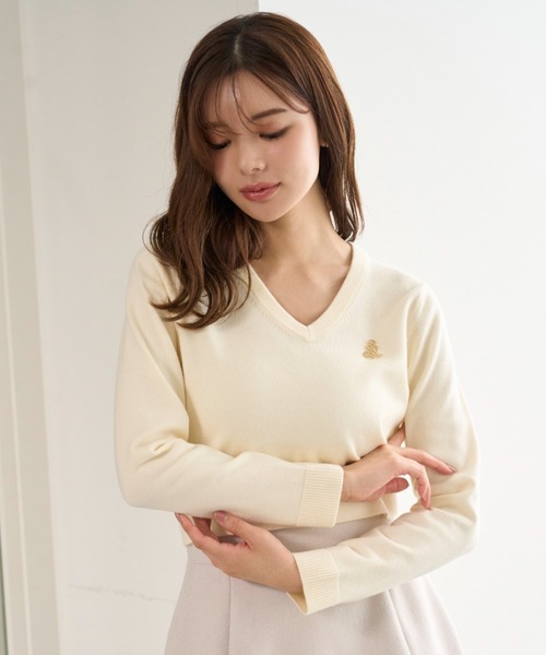 SNIDEL（スナイデル）の「ブローチ付きニットプルオーバー（ニット/セーター・レディース・グレー/イエロー/アイボリー/その他・F）」の2枚目の写真