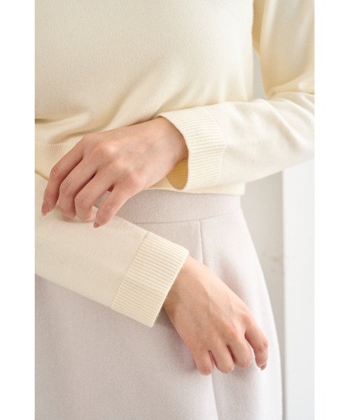 SNIDEL（スナイデル）の「ブローチ付きニットプルオーバー（ニット/セーター・レディース・グレー/イエロー/アイボリー/その他・F）」の10枚目の写真