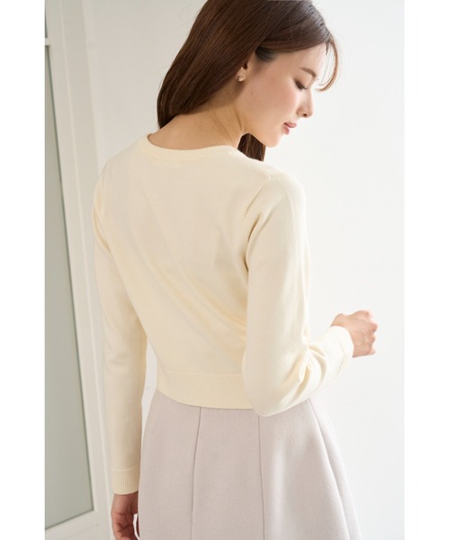 SNIDEL（スナイデル）の「ブローチ付きニットプルオーバー（ニット/セーター・レディース・グレー/イエロー/アイボリー/その他・F）」の7枚目の写真