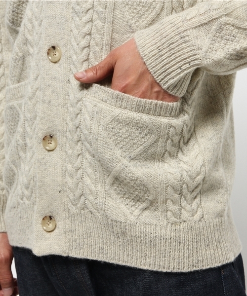JOURNAL STANDARD（ジャーナルスタンダード）の「シェットランドケーブルショールカーディガン#（カーディガン/ボレロ・メンズ・アイボリー/キャメル/グリーン/コバルトブルー/チャコールグレー・LARGE/MEDIUM）」の12枚目の写真