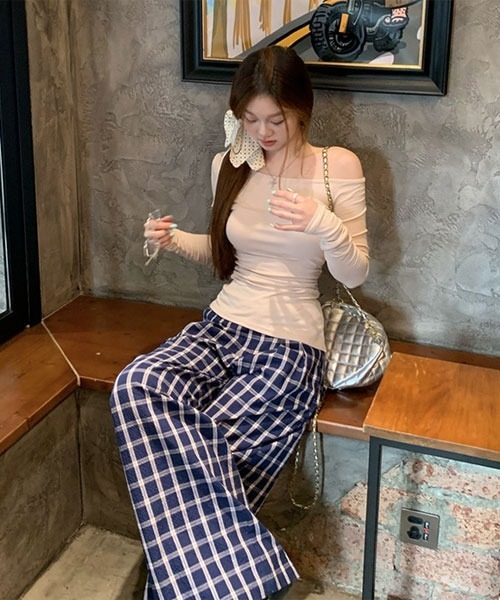 urge:(アージコロン )の「【URGE:】ワンショルダー タイト カットソー トップス(Tシャツ/カットソー・レディース・ネイビー/ブラウン/グレー/アイボリー/ブラック・SMALL/MEDIUM/LARGE/X-LARGE)」の8枚目の写真