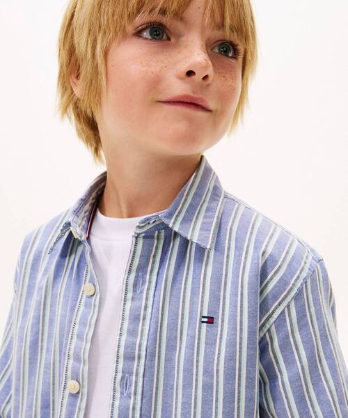 TOMMY HILFIGER（トミーヒルフィガー）の「BOYS フレックスストライプシャツ（シャツ/ブラウス・キッズ・ブルー・160cm/140cm/150cm/130cm）」の2枚目の写真