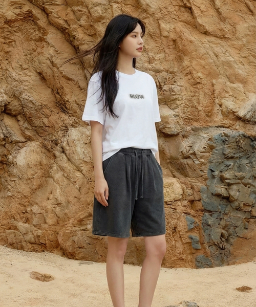 BLOW(ブロウ)の「ピグメントレタリング半袖Tシャツ_ホワイト(Tシャツ/カットソー・メンズ・ホワイト・MEDIUM/XX-LARGE)」の2枚目の写真