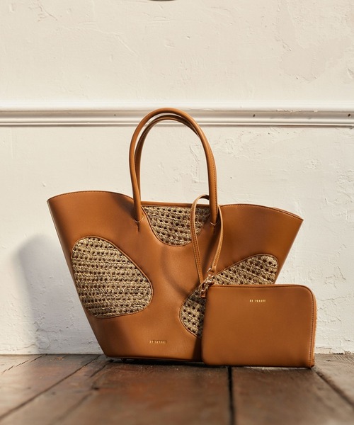 mysty woman(ミスティウーマン)の「【LE VERNIS】ハンドルトート(トートバッグ・レディース・ブラウン・FREE)」の1枚目の写真