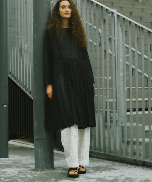 GALLARDAGALANTE（ガリャルダガランテ）の「【2026SS Debut】【Dhritië】【手洗い可】タックチュニック（シャツ/ブラウス・レディース・オフホワイト/ブラック/レッド・FREE）」の19枚目の写真