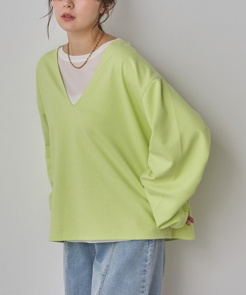 hunch(ハンチ)の「ブークレ 深Vネック ボリュームスリーブトップス(Tシャツ/カットソー・レディース・ライム/オフホワイト/チャコール・FREE)」の3枚目の写真