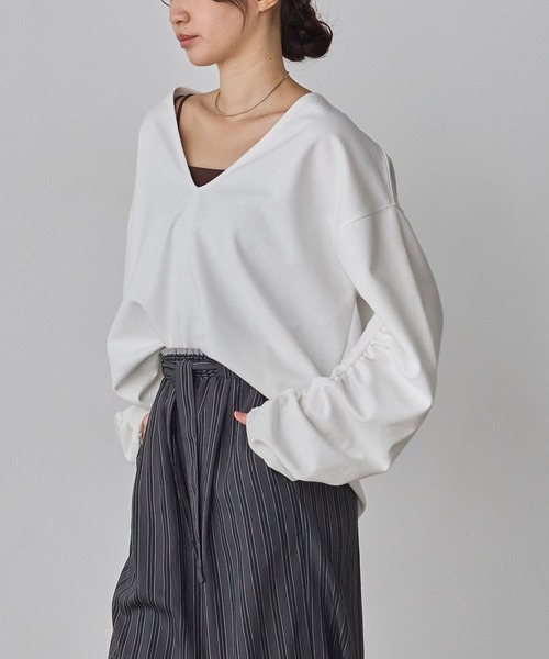 hunch(ハンチ)の「ブークレ 深Vネック ボリュームスリーブトップス(Tシャツ/カットソー・レディース・ライム/オフホワイト/チャコール・FREE)」の5枚目の写真