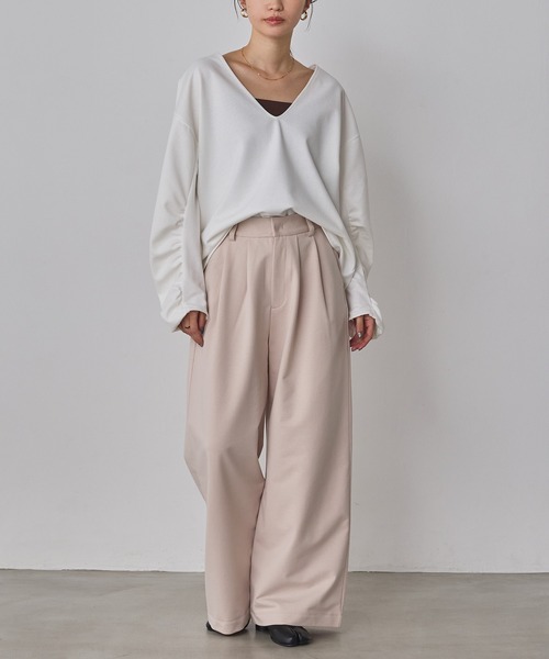 hunch(ハンチ)の「ブークレ 深Vネック ボリュームスリーブトップス(Tシャツ/カットソー・レディース・ライム/オフホワイト/チャコール・FREE)」の16枚目の写真