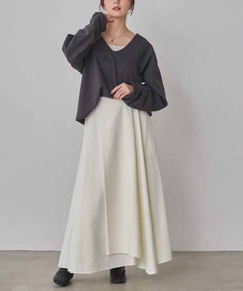 hunch(ハンチ)の「ブークレ 深Vネック ボリュームスリーブトップス(Tシャツ/カットソー・レディース・ライム/オフホワイト/チャコール・FREE)」の20枚目の写真