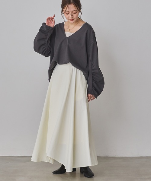 hunch(ハンチ)の「ブークレ 深Vネック ボリュームスリーブトップス(Tシャツ/カットソー・レディース・ライム/オフホワイト/チャコール・FREE)」の22枚目の写真