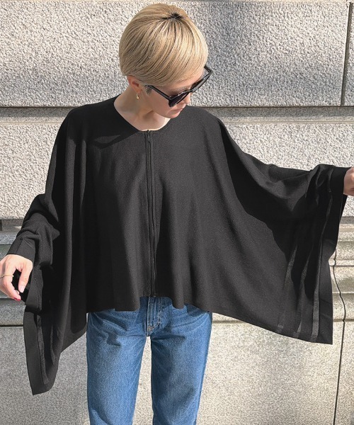 JENNE(ジェンヌ)の「マルチウェイニットケープ(その他トップス・レディース・ブラック/ホワイト・SMALL/MEDIUM/LARGE)」の2枚目の写真
