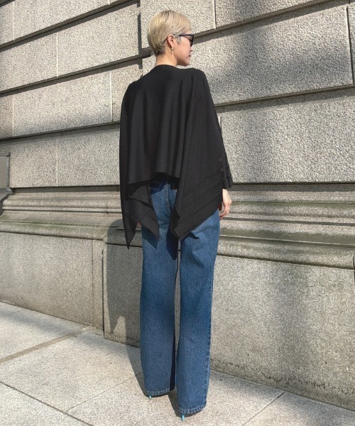 JENNE(ジェンヌ)の「マルチウェイニットケープ(その他トップス・レディース・ブラック/ホワイト・SMALL/MEDIUM/LARGE)」の12枚目の写真