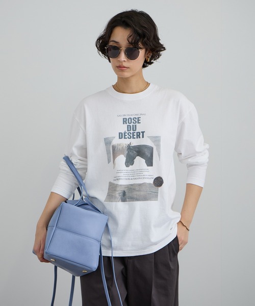 SALON adam et rope'（サロン アダム エ ロペ）の「フィルムポスター プリントロングスリーブTEE（Tシャツ/カットソー・レディース・オフホワイト/チャコールグレー・FREE）」の2枚目の写真