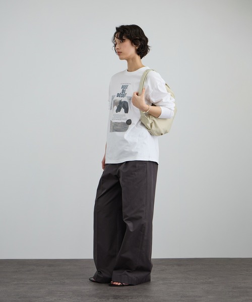 SALON adam et rope'（サロン アダム エ ロペ）の「フィルムポスター プリントロングスリーブTEE（Tシャツ/カットソー・レディース・オフホワイト/チャコールグレー・FREE）」の4枚目の写真