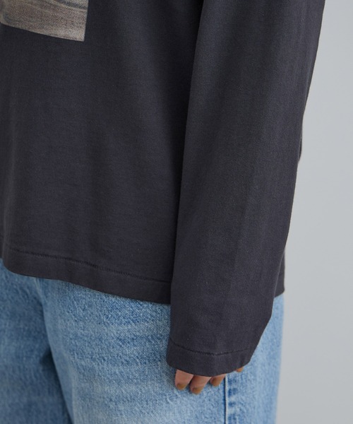 SALON adam et rope'（サロン アダム エ ロペ）の「フィルムポスター プリントロングスリーブTEE（Tシャツ/カットソー・レディース・オフホワイト/チャコールグレー・FREE）」の19枚目の写真