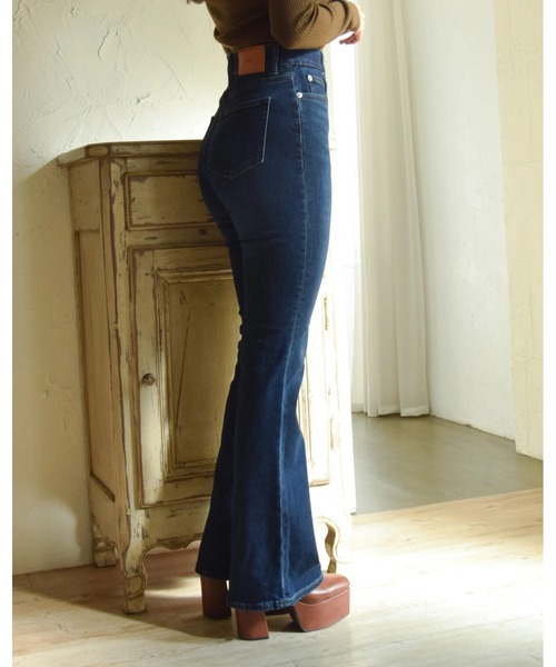 CREO STORE（クレオストア）の「【ela.】boots cut denim/ウエストライン×ウエストフィット設計 ブーツカット 美脚見えデニムパンツ（デニムパンツ・レディース・インディゴブルー/サックスブルー・MEDIUM）」の14枚目の写真