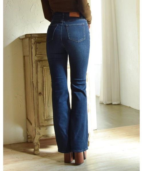 CREO STORE（クレオストア）の「【ela.】boots cut denim/ウエストライン×ウエストフィット設計 ブーツカット 美脚見えデニムパンツ（デニムパンツ・レディース・インディゴブルー/サックスブルー・MEDIUM）」の15枚目の写真