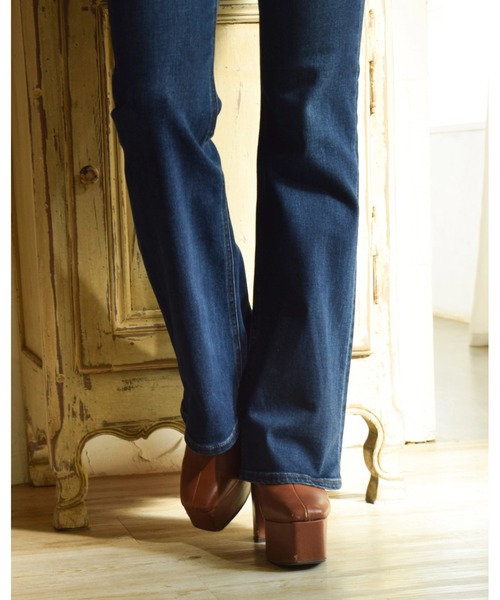 CREO STORE（クレオストア）の「【ela.】boots cut denim/ウエストライン×ウエストフィット設計 ブーツカット 美脚見えデニムパンツ（デニムパンツ・レディース・インディゴブルー/サックスブルー・MEDIUM）」の19枚目の写真