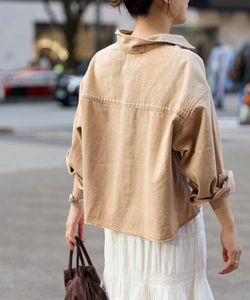 JOURNAL STANDARD(ジャーナルスタンダード)の「ライトオンスデニムクロップドシャツ(シャツ/ブラウス・レディース・ベージュ/ブルー系その他・FREE)」の1枚目の写真