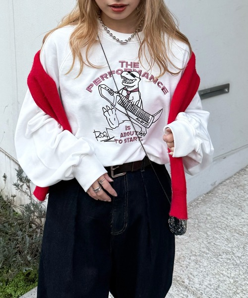 DOUBLE NAME（ダブルネーム）の「セッションしたい恐竜刺しゅうプルオーバー（Tシャツ/カットソー・レディース・オフホワイト/ブルー/パープル・FREE）」の5枚目の写真