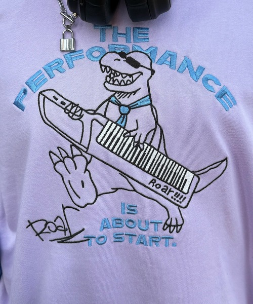 DOUBLE NAME（ダブルネーム）の「セッションしたい恐竜刺しゅうプルオーバー（Tシャツ/カットソー・レディース・オフホワイト/ブルー/パープル・FREE）」の16枚目の写真