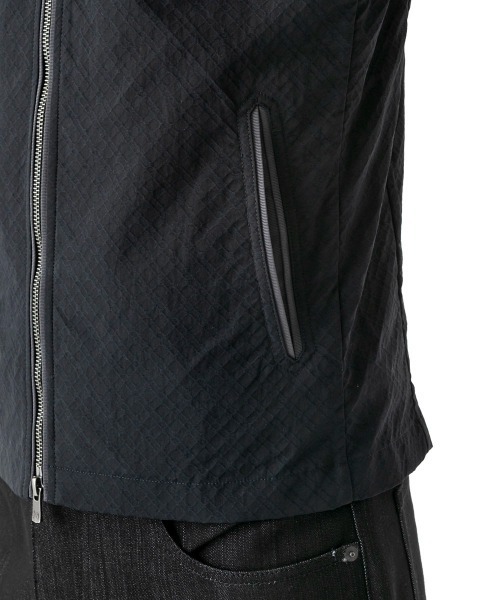 MICHEL KLEIN HOMME   （ミッシェルクランオム）の「フード付きスタンドカラーブルゾン（ブルゾン・メンズ・ブラック/ライトブルー・MEDIUM/X-LARGE/LARGE）」の11枚目の写真