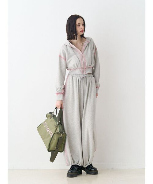 jouetie（ジュエティ）の「バレルレッグルーズスタッズスウェットパンツ【セットアップ対応】（スウェットパンツ・レディース・グレー/ブラック・MEDIUM）」の3枚目の写真