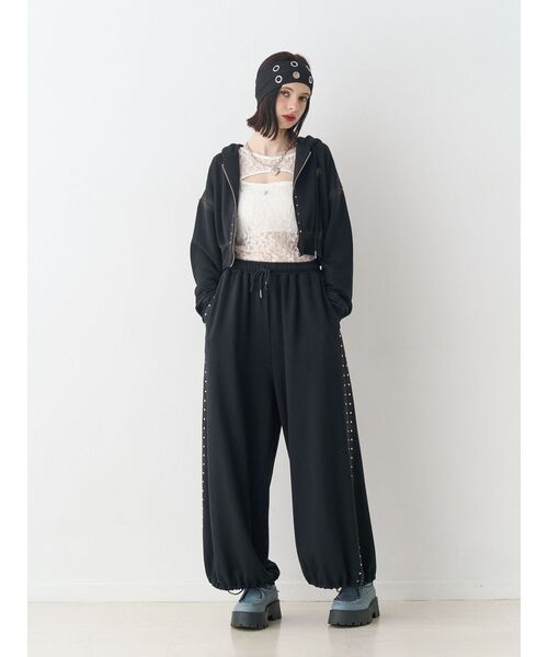 jouetie（ジュエティ）の「バレルレッグルーズスタッズスウェットパンツ【セットアップ対応】（スウェットパンツ・レディース・グレー/ブラック・MEDIUM）」の6枚目の写真