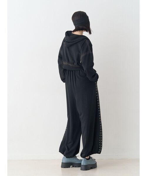 jouetie（ジュエティ）の「バレルレッグルーズスタッズスウェットパンツ【セットアップ対応】（スウェットパンツ・レディース・グレー/ブラック・MEDIUM）」の9枚目の写真