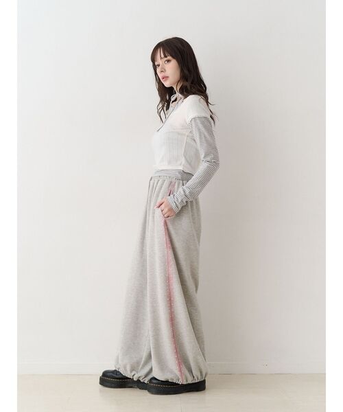 jouetie（ジュエティ）の「バレルレッグルーズスタッズスウェットパンツ【セットアップ対応】（スウェットパンツ・レディース・グレー/ブラック・MEDIUM）」の10枚目の写真