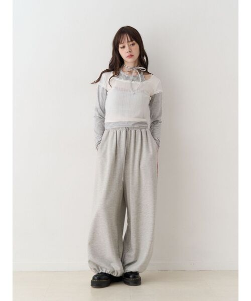 jouetie（ジュエティ）の「バレルレッグルーズスタッズスウェットパンツ【セットアップ対応】（スウェットパンツ・レディース・グレー/ブラック・MEDIUM）」の11枚目の写真