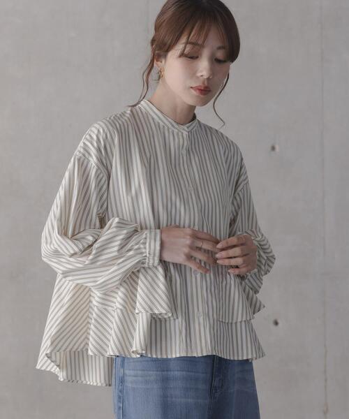 URBAN RESEARCH Sonny Label(アーバンリサーチサニーレーベル)の「『WEB限定』バンドカラーフリルストライプシャツ(シャツ/ブラウス・レディース・ホワイト系その他/ブルー系その他/ブラウン系その他・FREE)」の4枚目の写真