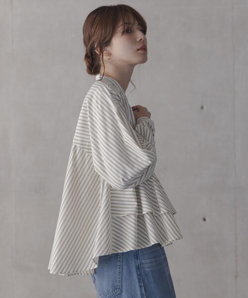 URBAN RESEARCH Sonny Label(アーバンリサーチサニーレーベル)の「『WEB限定』バンドカラーフリルストライプシャツ(シャツ/ブラウス・レディース・ホワイト系その他/ブルー系その他/ブラウン系その他・FREE)」の5枚目の写真