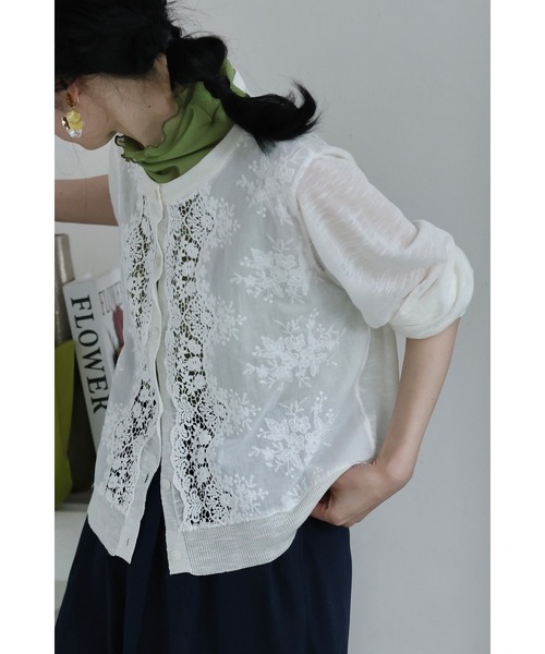 cawaii(カワイイ)の「雅なレースが流れる刺繍シアーカーディガン(カーディガン/ボレロ・レディース・ホワイト・FREE)」の1枚目の写真