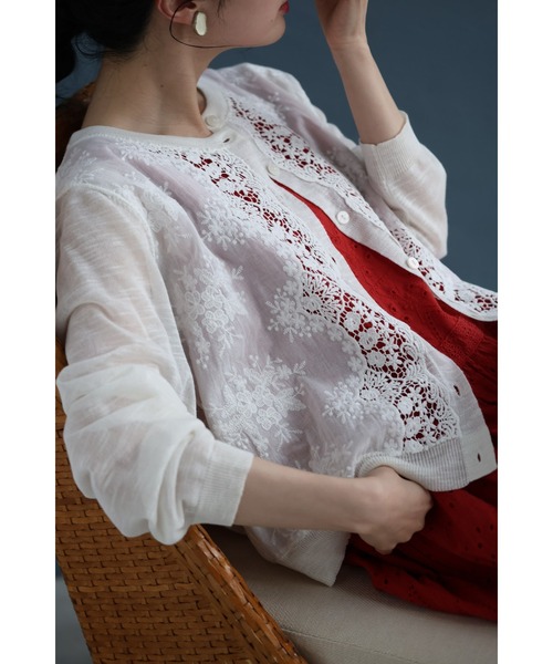 cawaii(カワイイ)の「雅なレースが流れる刺繍シアーカーディガン(カーディガン/ボレロ・レディース・ホワイト・FREE)」の3枚目の写真