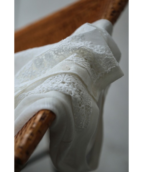 cawaii(カワイイ)の「雅なレースが流れる刺繍シアーカーディガン(カーディガン/ボレロ・レディース・ホワイト・FREE)」の4枚目の写真