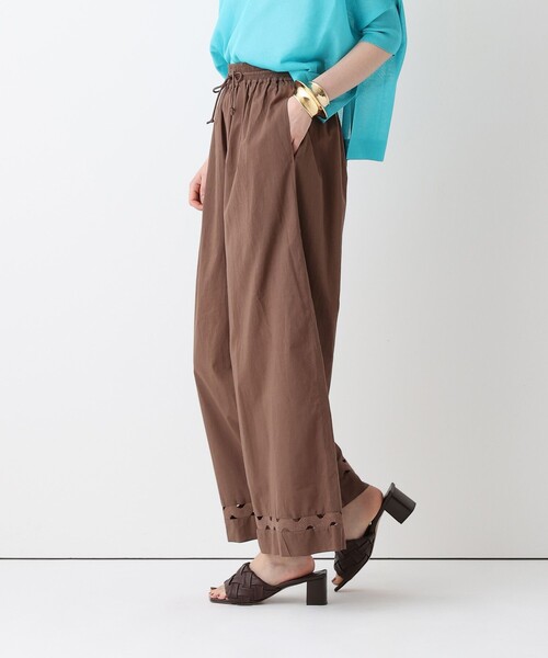 allureville(アルアバイル)の「ウェーブレースイージーパンツ(その他パンツ・レディース・ブラウン/ネイビー・2/1)」の4枚目の写真