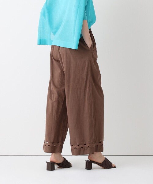 allureville(アルアバイル)の「ウェーブレースイージーパンツ(その他パンツ・レディース・ブラウン/ネイビー・2/1)」の7枚目の写真