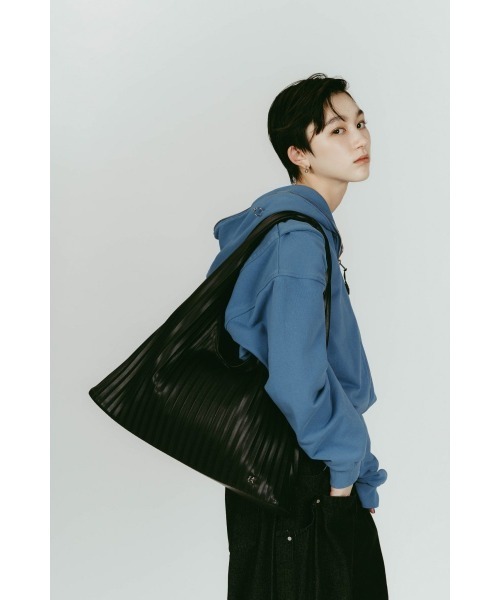 Knuth Marf（クヌースマーフ）の「leather pleats bag（トートバッグ・レディース・シルバー/ブラック・ONE SIZE）」の15枚目の写真