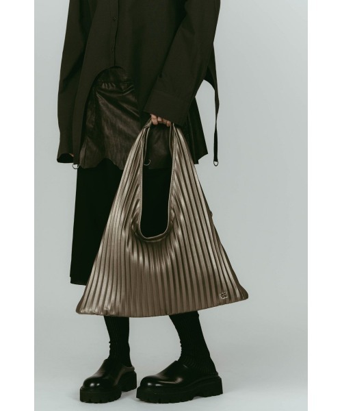 Knuth Marf（クヌースマーフ）の「leather pleats bag（トートバッグ・レディース・シルバー/ブラック・ONE SIZE）」の18枚目の写真