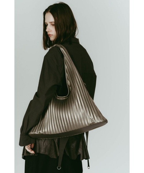 Knuth Marf（クヌースマーフ）の「leather pleats bag（トートバッグ・レディース・シルバー/ブラック・ONE SIZE）」の22枚目の写真