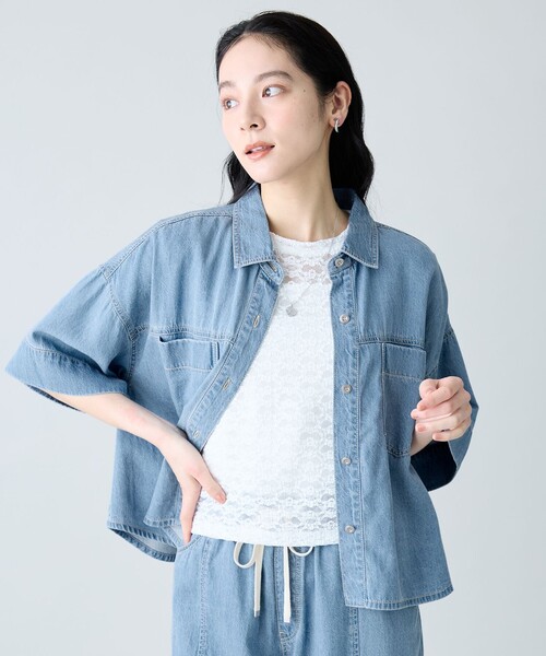 ANY(エニィ)の「ライトオンスデニムシャツ(セットアップ着用可)(シャツ/ブラウス・レディース・サックスブルー系/ベージュ系・X-LARGE)」の1枚目の写真