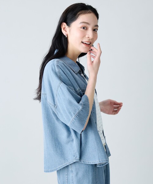 ANY(エニィ)の「ライトオンスデニムシャツ(セットアップ着用可)(シャツ/ブラウス・レディース・サックスブルー系/ベージュ系・X-LARGE)」の8枚目の写真