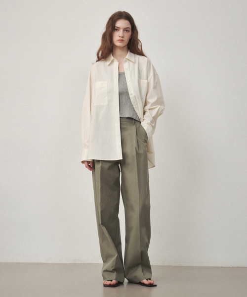 OSTKAKA（オストカーカ）の「ワンタックワイドチノパンツカーキ（その他パンツ・レディース・その他・SMALL/MEDIUM/LARGE）」の3枚目の写真