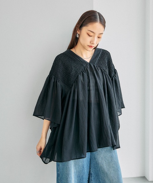 LEPSIM(レプシィム)の「たっぷりシャーリング5分袖ブラウス 639532(シャツ/ブラウス・レディース・ライトブルー/ブラック/レッド/ナチュラル/ブルー・FREE)」の2枚目の写真